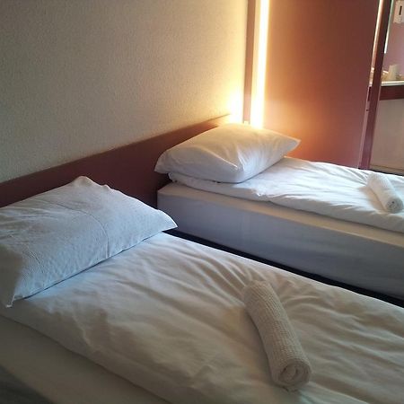Drive Inn Hotel Torokbalint Ngoại thất bức ảnh