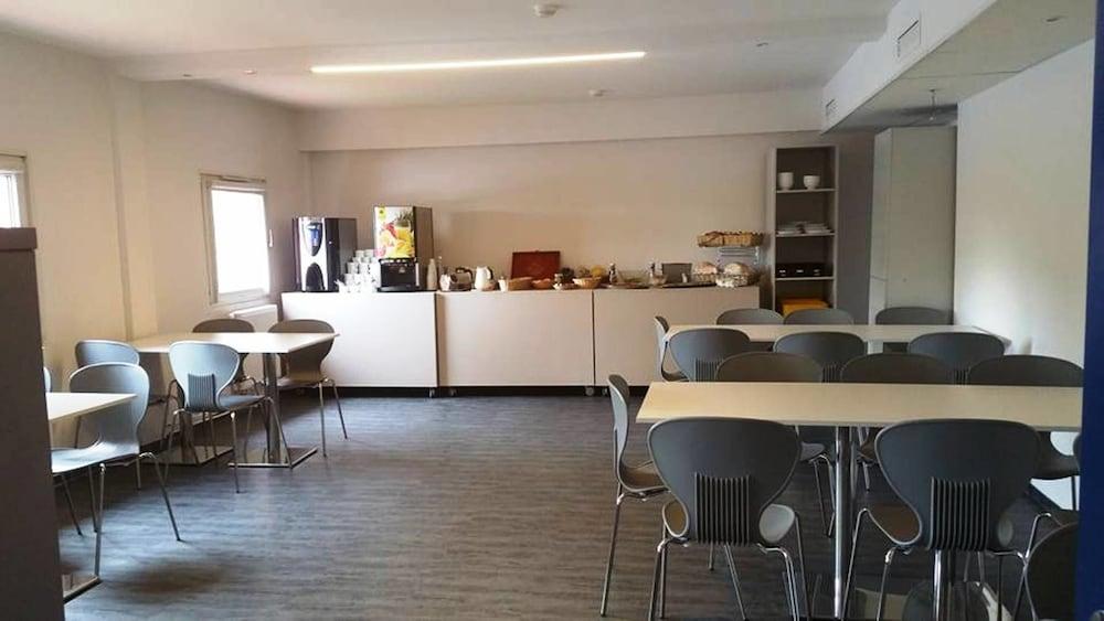 Drive Inn Hotel Torokbalint Ngoại thất bức ảnh
