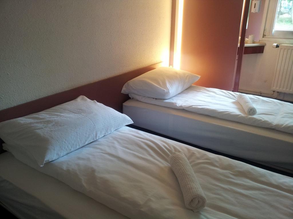 Drive Inn Hotel Torokbalint Ngoại thất bức ảnh