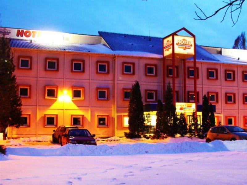 Drive Inn Hotel Torokbalint Ngoại thất bức ảnh